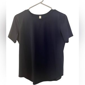 NAVY BLUE LULULEMON TSHIRT SIZE 6
